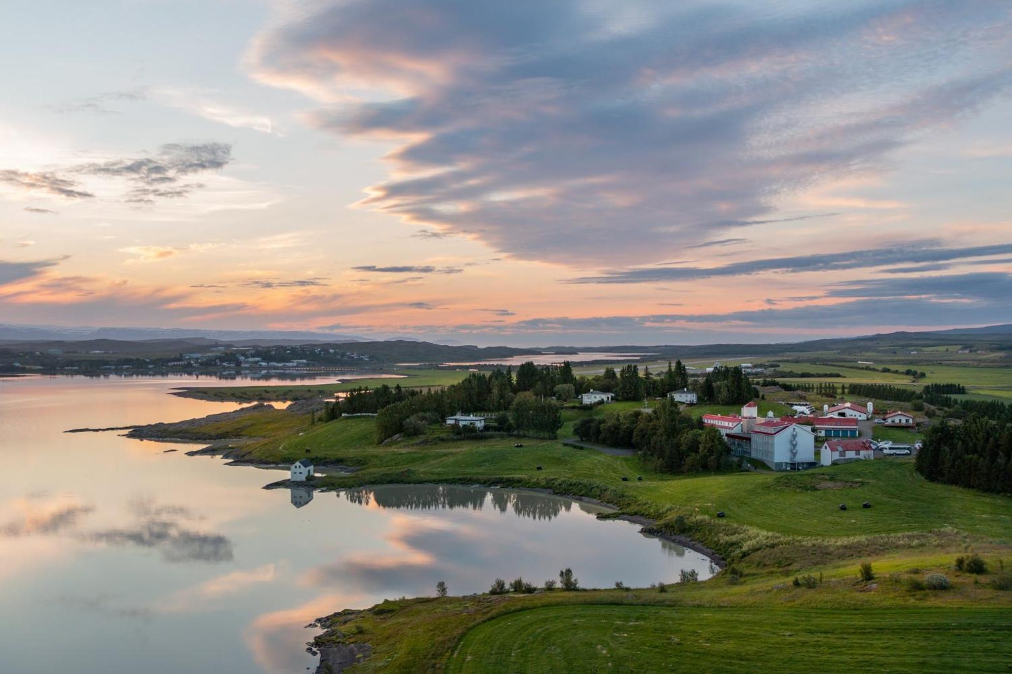Gistihusith - Lake Hotel Egilsstaðir Zewnętrze zdjęcie