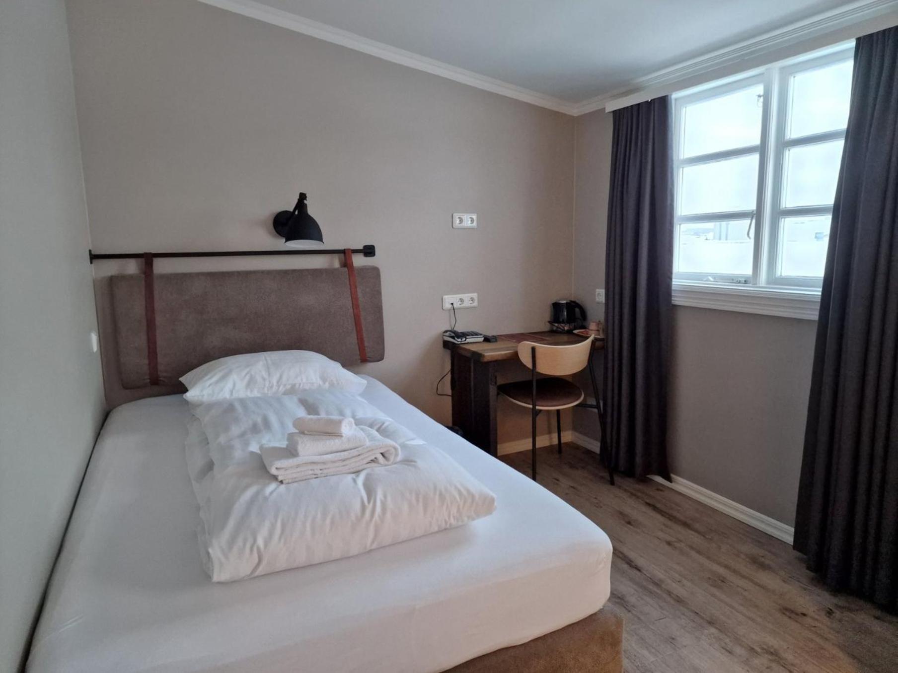 Gistihusith - Lake Hotel Egilsstaðir Zewnętrze zdjęcie