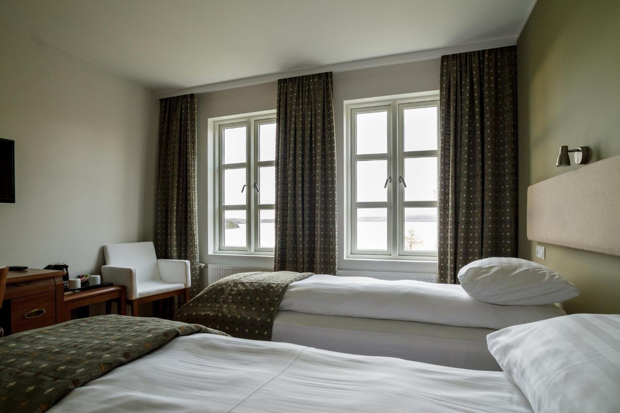 Gistihusith - Lake Hotel Egilsstaðir Zewnętrze zdjęcie