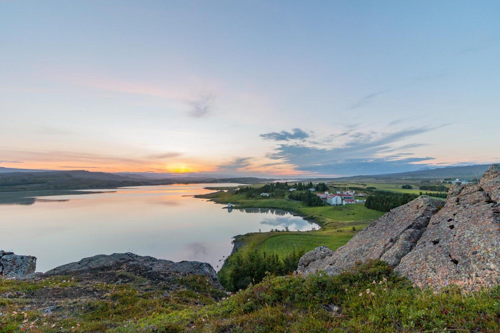 Gistihusith - Lake Hotel Egilsstaðir Zewnętrze zdjęcie