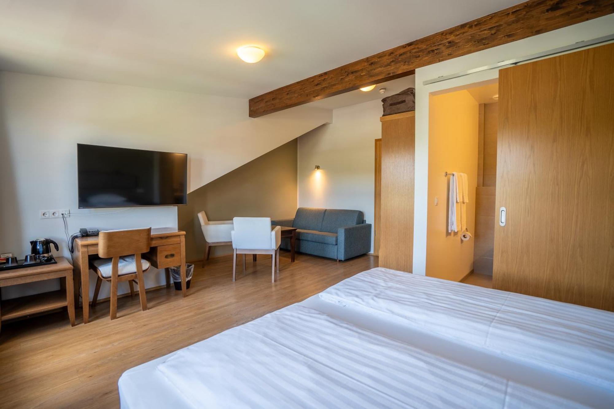 Gistihusith - Lake Hotel Egilsstaðir Zewnętrze zdjęcie